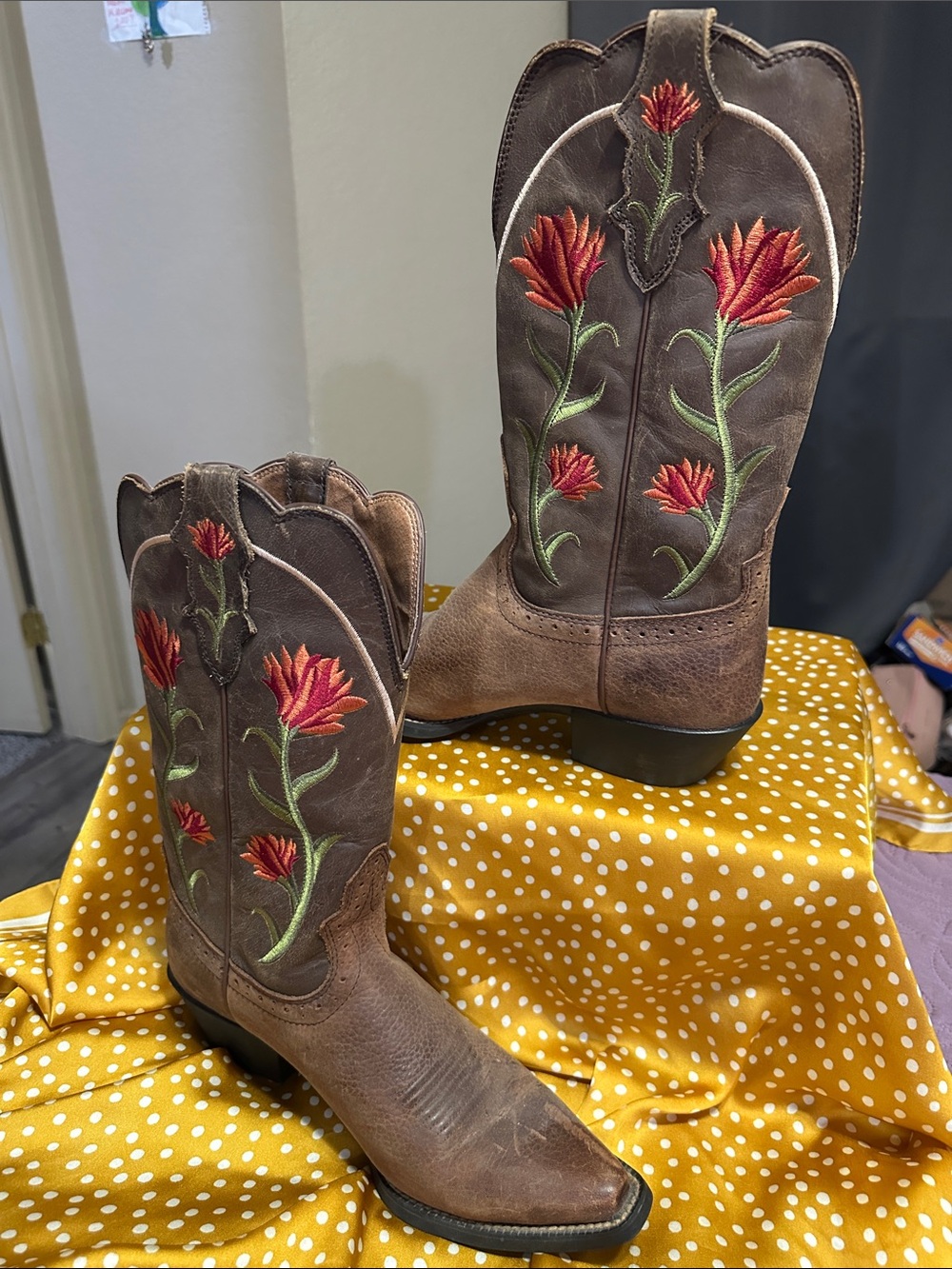 Justin Boots Brown Leather cowgirl Boots with Red Floral Embroidery-Size 9B